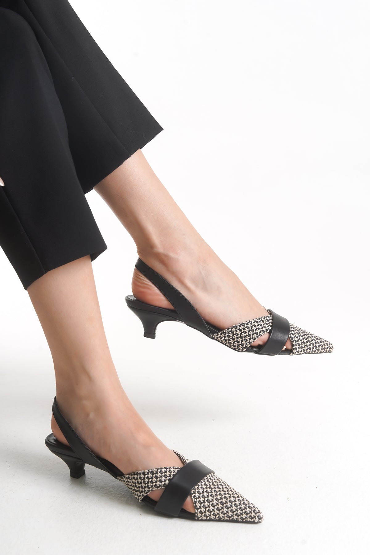 VALORİA HASIR TOPUKLU AYAKKABI 52.120-S SİYAH