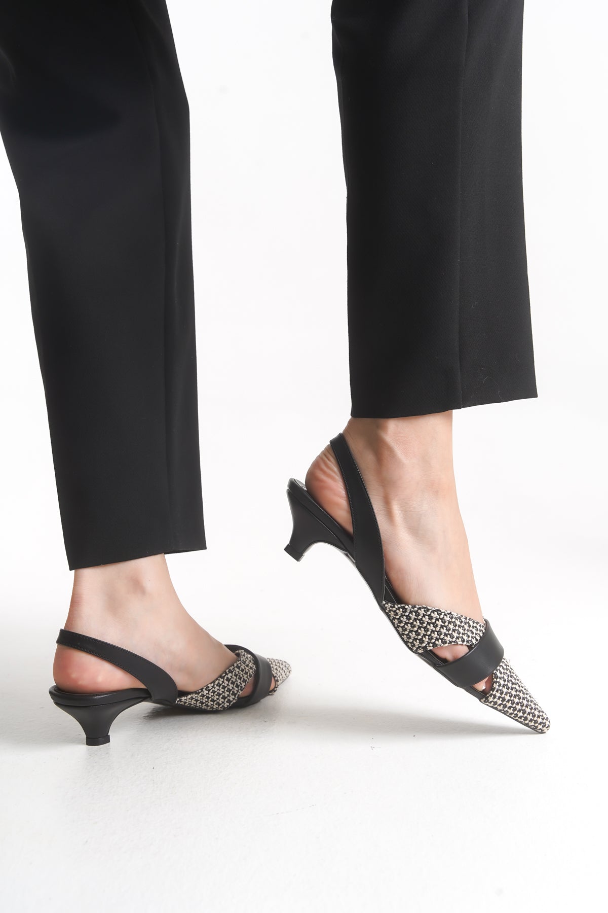 VALORİA HASIR TOPUKLU AYAKKABI 52.120-S SİYAH