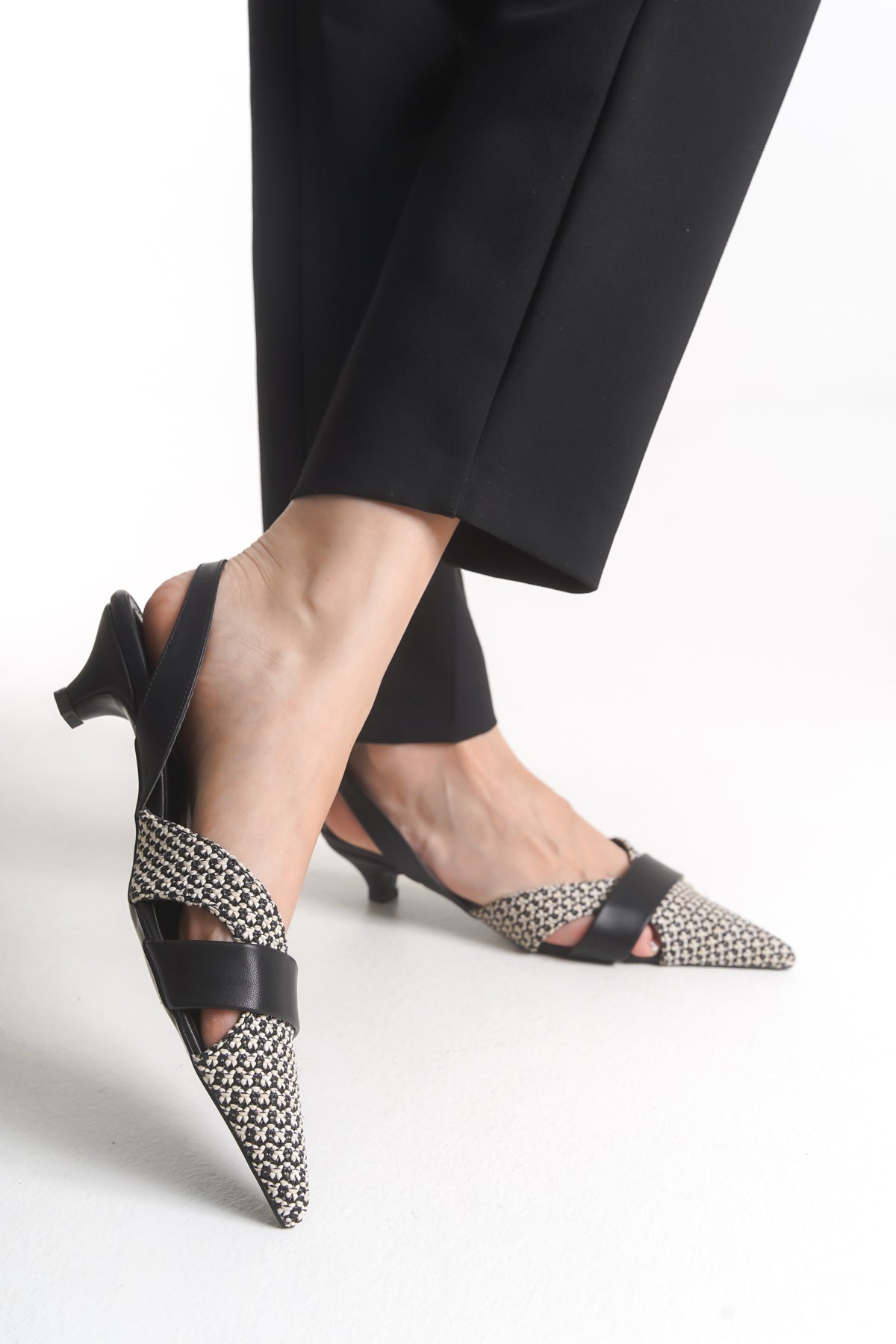 VALORİA HASIR TOPUKLU AYAKKABI 52.120-S SİYAH